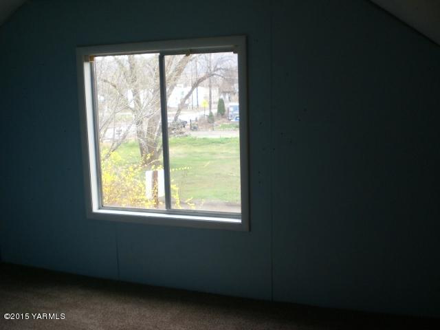 2906 Wiley Road Yakima, WA 98903 - Photo 11 of 27 a view of an empty room with a window