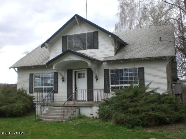 2906 Wiley Road Yakima, WA 98903 - Photo 13 of 27 a front view of a house with a yard