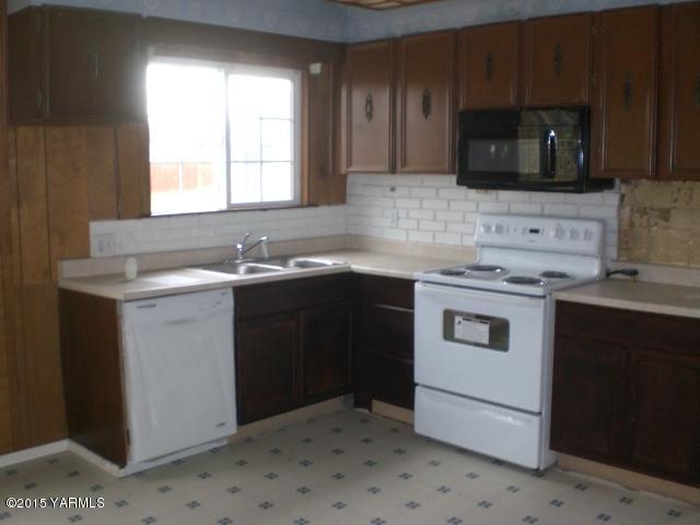 2906 Wiley Road Yakima, WA 98903 - Photo 14 of 27 a kitchen with a sink stove and microwave
