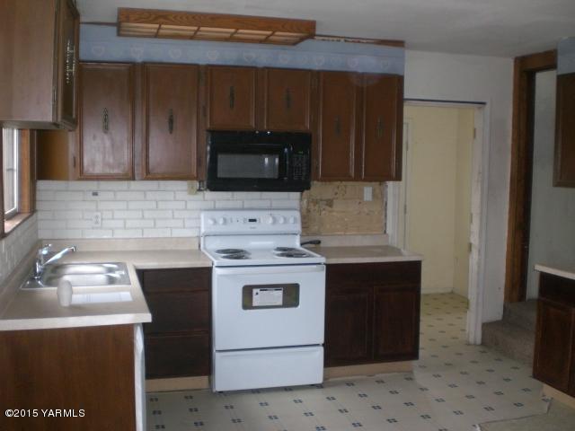 2906 Wiley Road Yakima, WA 98903 - Photo 15 of 27 a kitchen with a stove microwave and sink