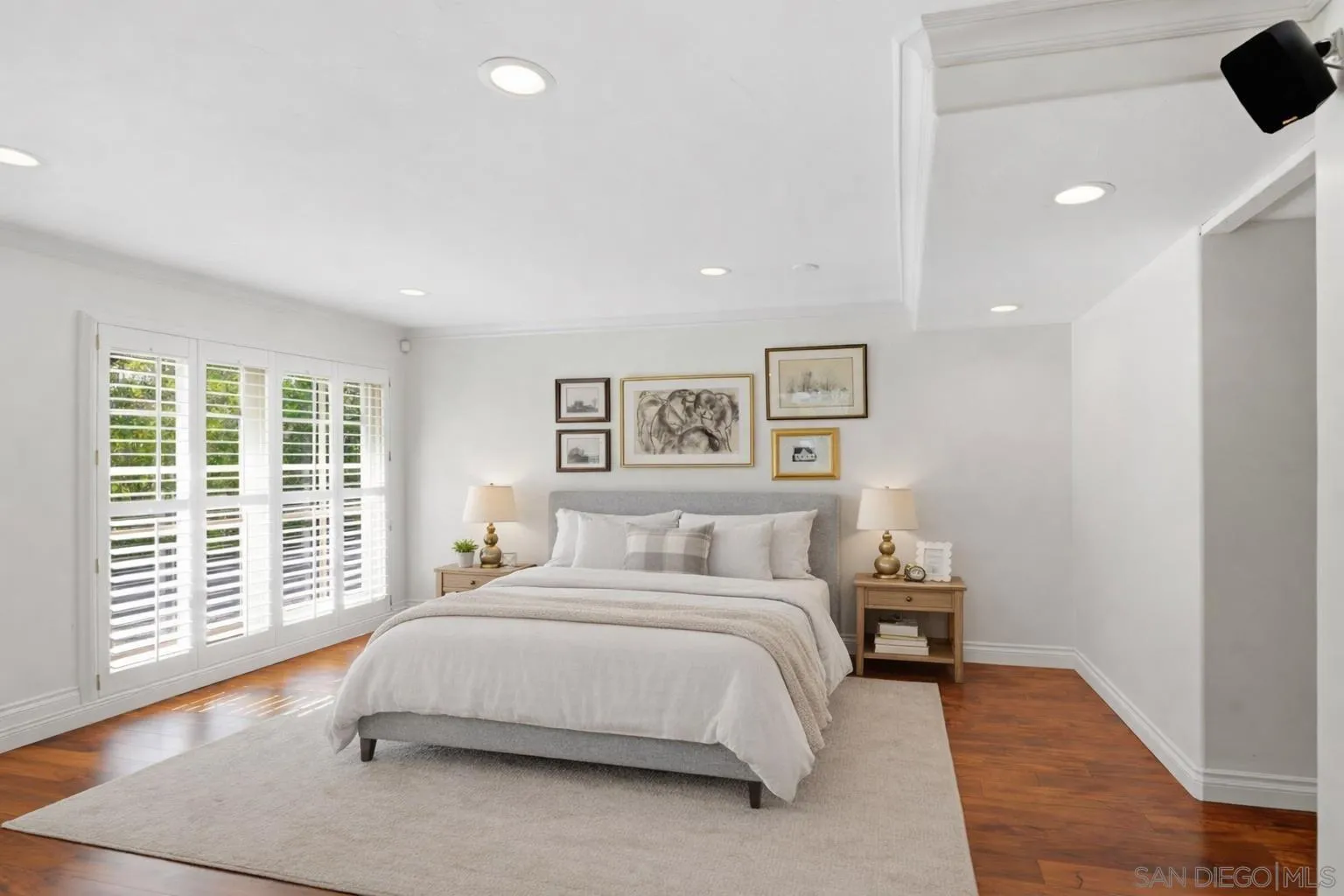 16405 Bronco Lane Poway, CA 92064 - Photo 44 of 72 Digitally Altered. Original Image (https://zimg.paragon.ice.com/ParagonImages/Property/PA/SDMLS/260004357/42/533/400/c79c7ceb37f496227a76dedffecec7e8/3/0c66e75938a099c3ffdec55e3bbdc4a5/260004357-7638bbfb-086d-4b6f-8f7d-f754e8456b86.JPG)