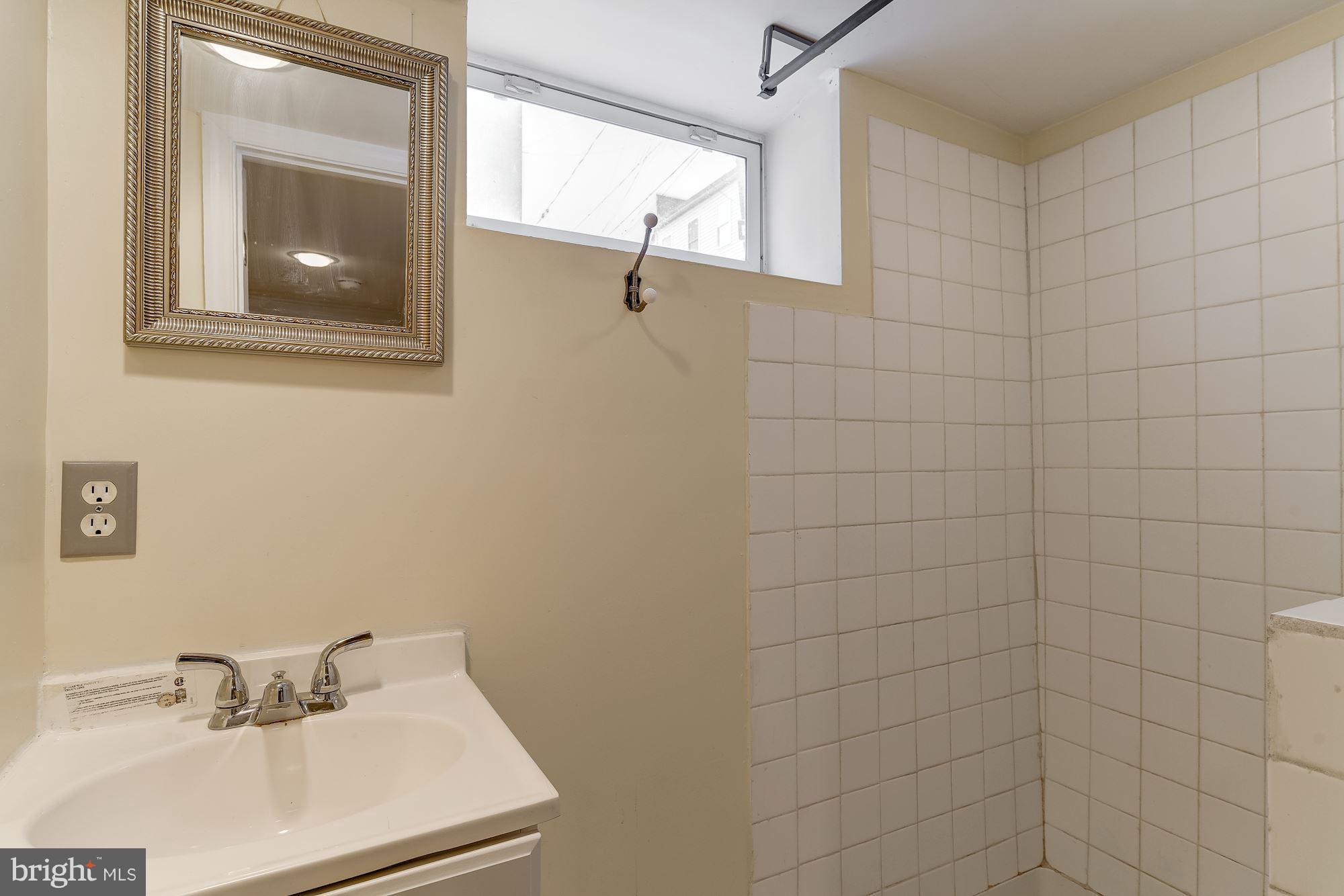 21 North Duncan Street Baltimore, MD 21231 - Photo 16 of 18 Bath