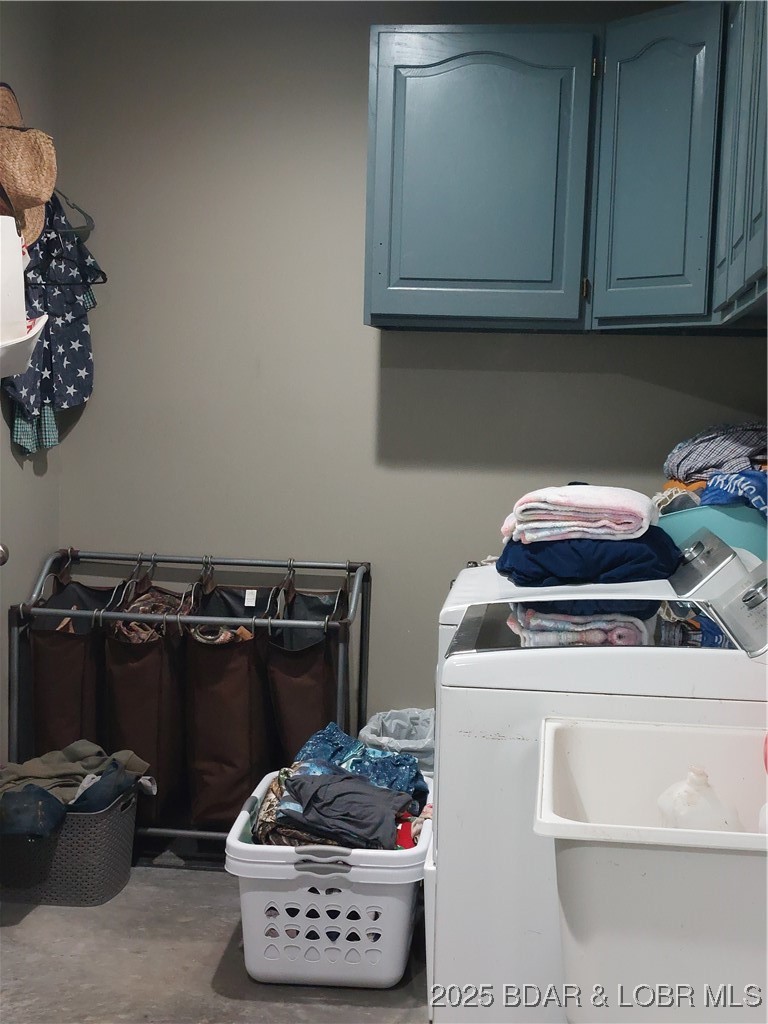 6565-6567 Jay Bird Road Florence, MO 65329 - Photo 19 of 70 Primary laundry room next to walk in closet.