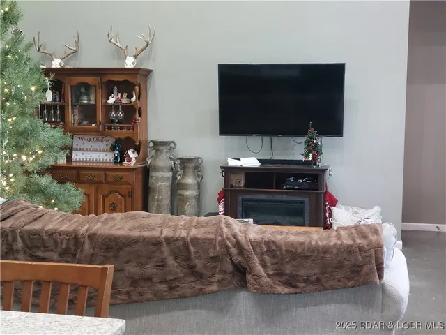 $1,100,000 | 6565-6567 Jay Bird Road, Florence, MO 65329