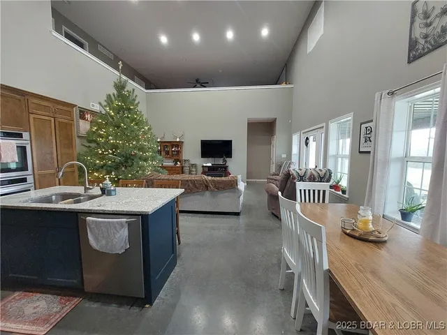 $1,100,000 | 6565-6567 Jay Bird Road, Florence, MO 65329