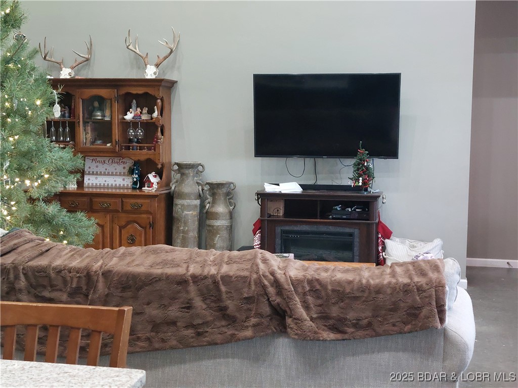 6565-6567 Jay Bird Road Florence, MO 65329 - Photo 10 of 70 Large living room!