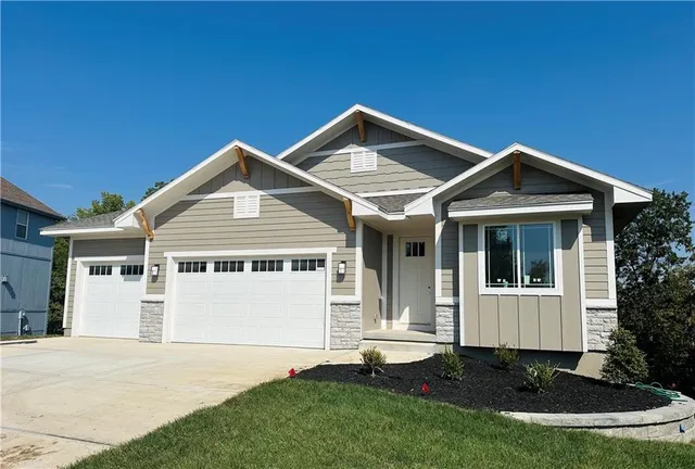 $499,999 | 110 Woodland Avenue, Lone Jack, MO 64070