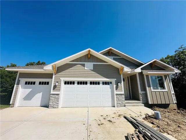 $499,999 | 110 Woodland Avenue, Lone Jack, MO 64070