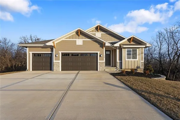 $463,000 | 110 Woodland Avenue, Lone Jack, MO 64070
