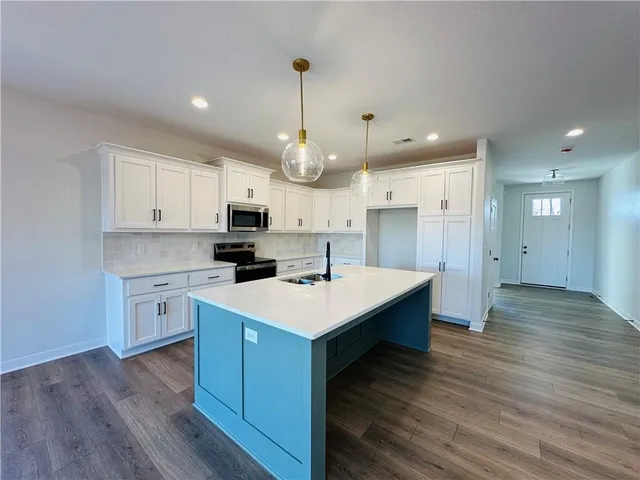 $499,999 | 110 Woodland Avenue, Lone Jack, MO 64070