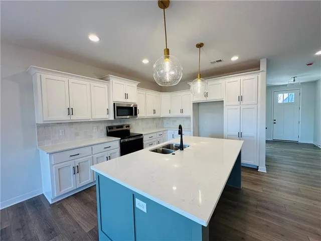 $499,999 | 110 Woodland Avenue, Lone Jack, MO 64070