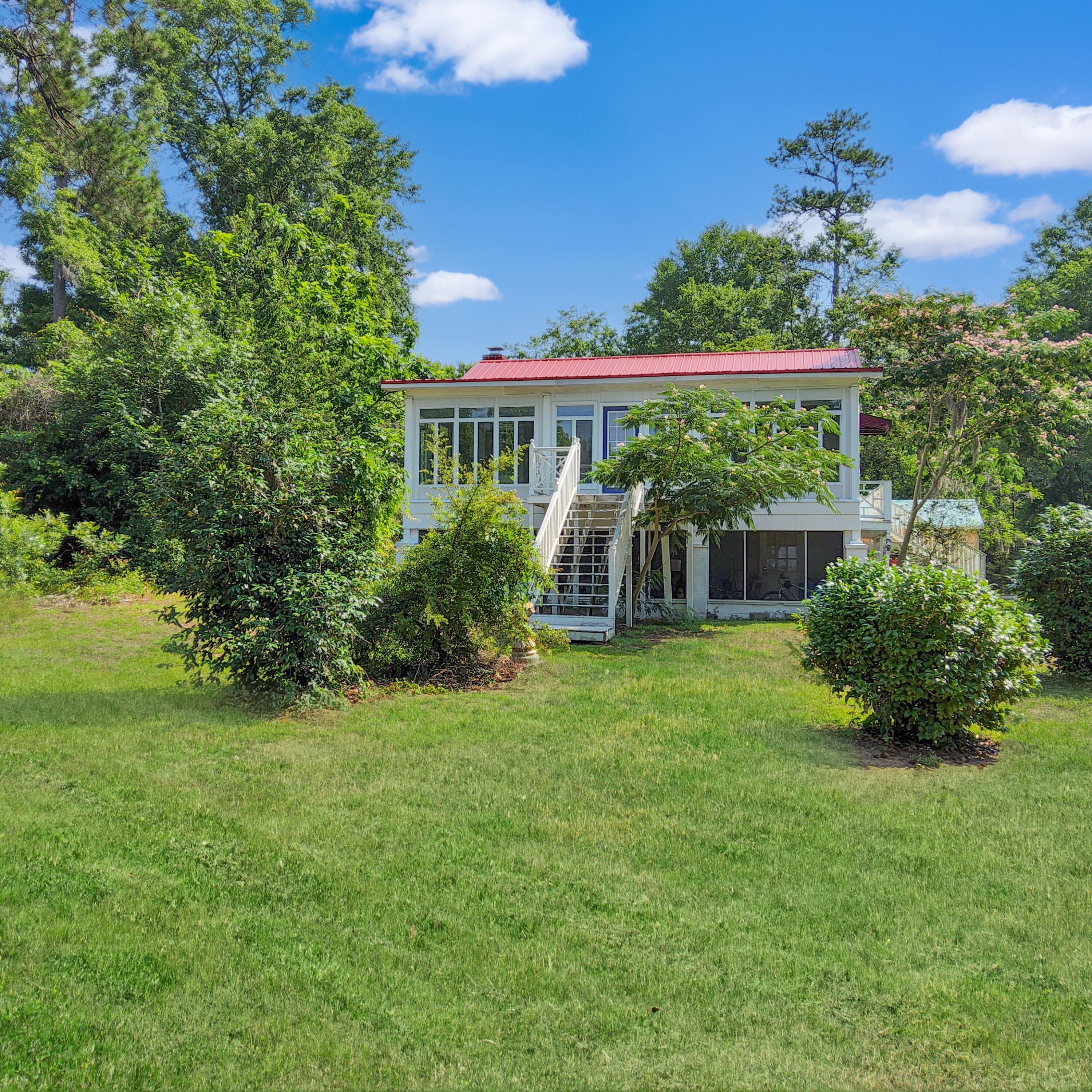 1201 Crescent Street Summerton, SC 29148 - Photo 3 of 24 20250603_102302