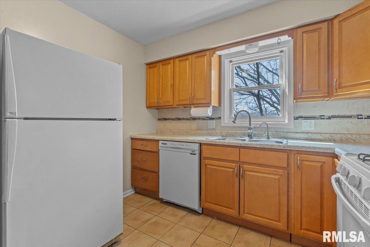 1921 Jeanette Lane, Unit 8 Springfield, IL 62702 - Photo 10 of 21 Gallery Image 10