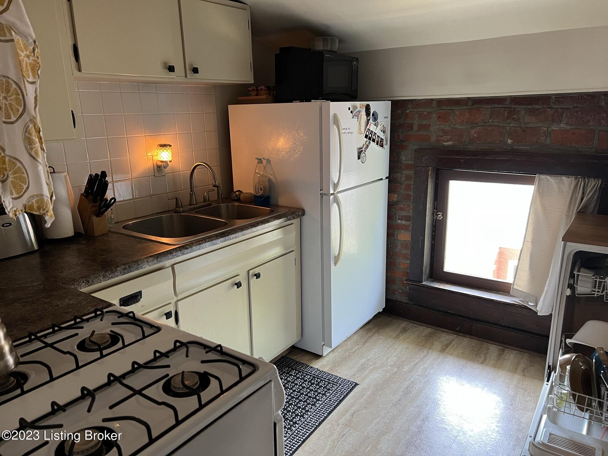 1016 R Cherokee Road Louisville, KY 40204 - Photo 22 of 26 Third floor kitchen