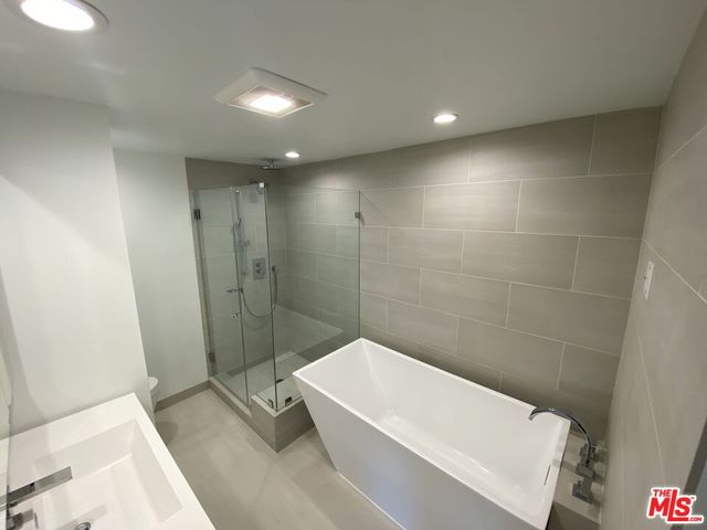 $5,500 | 838 North Doheny Drive, Unit 1404, West Hollywood, CA 90069