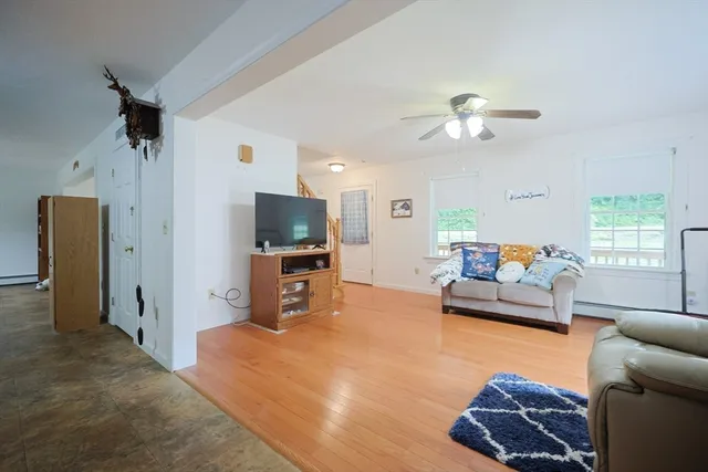 $425,000 | 366 Southbridge Road, Warren, MA 01083