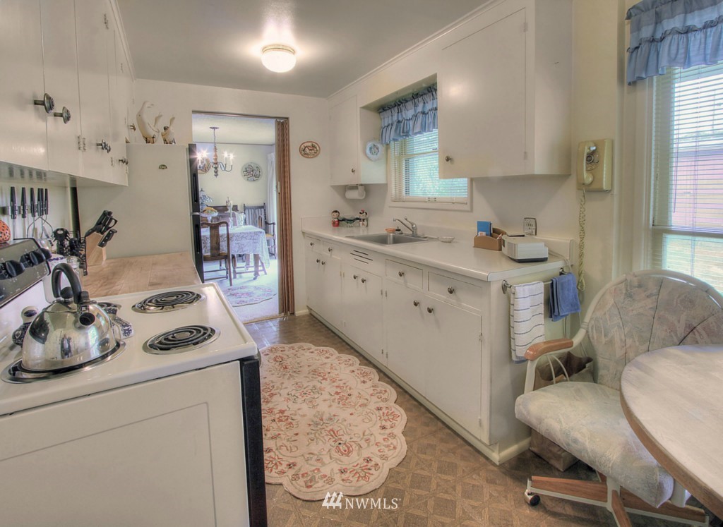 7905 Leschi Road Southwest Lakewood, WA 98498 - Photo 7 of 15 Gallery Image 7