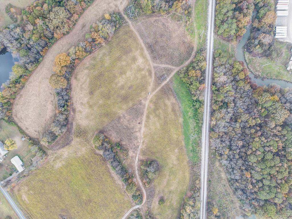490 McDaniel Station Road Southwest Calhoun, GA 30701 - Photo 7 of 10 a bathroom with a bathtub