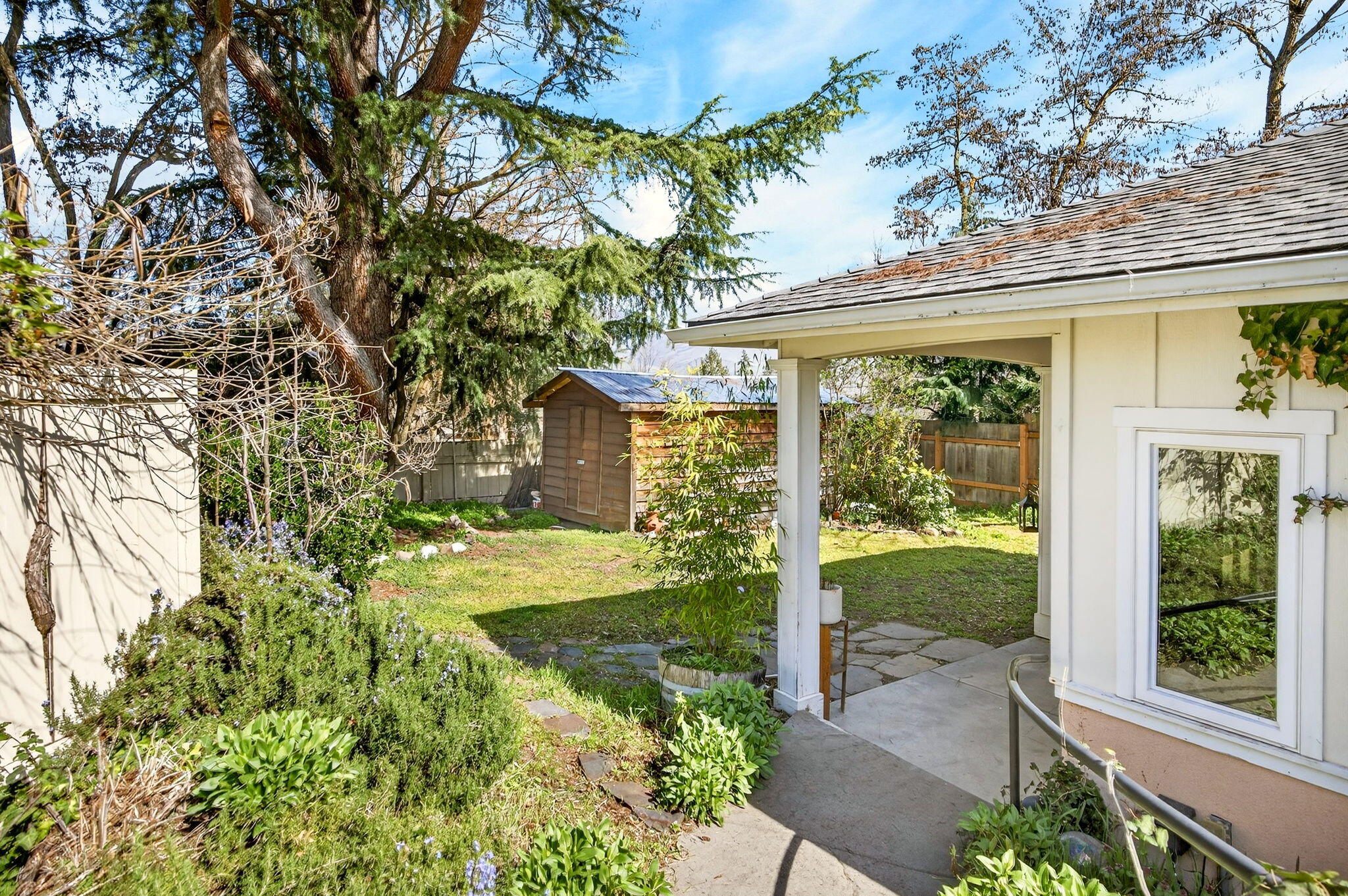968 Garden Way Ashland, OR 97520 - Photo 5 of 58 ApxGW00035