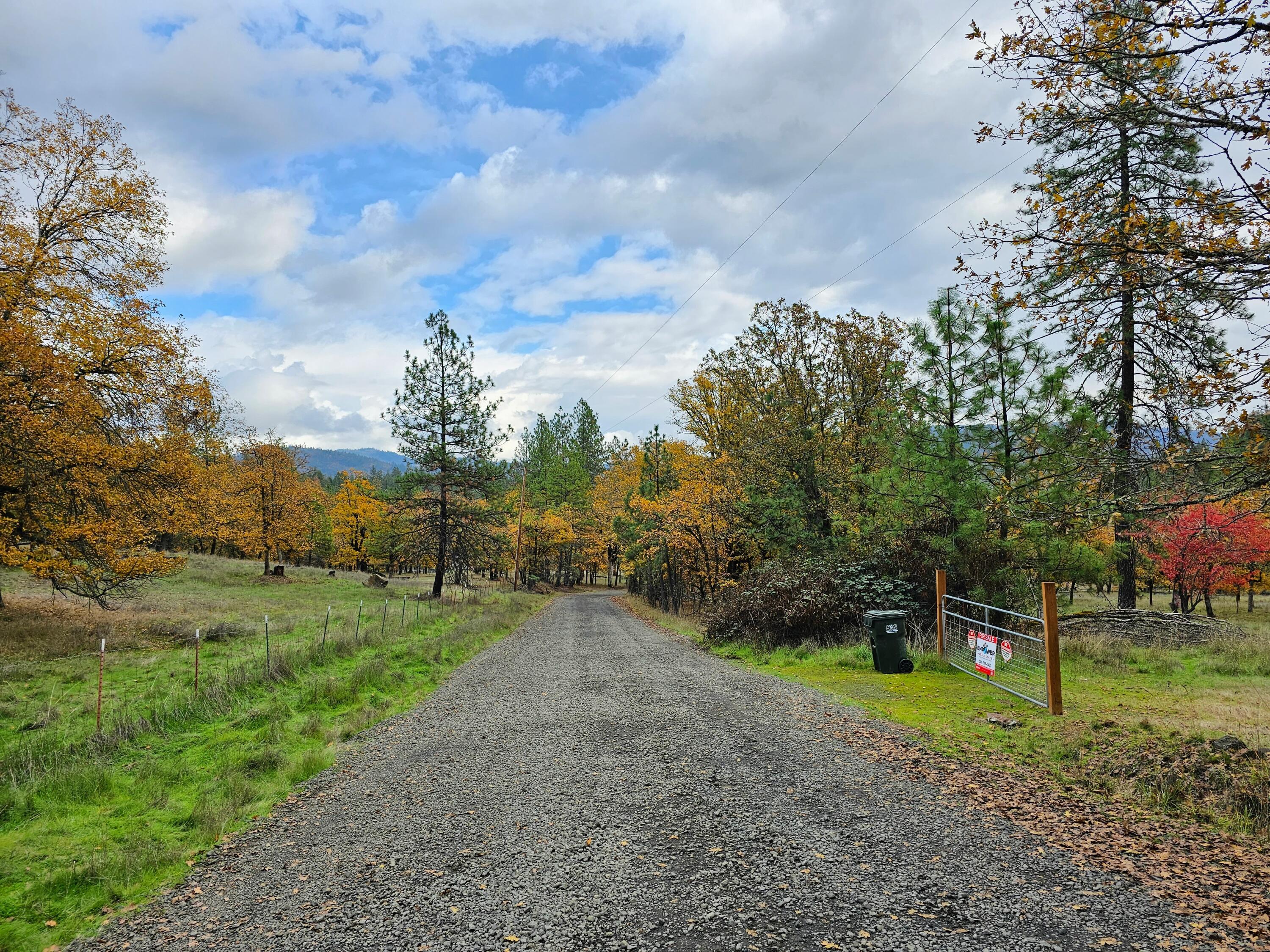 5850 Rhodes Lane Eagle Point, OR 97524 - Photo 2 of 11 20231107_123400~2