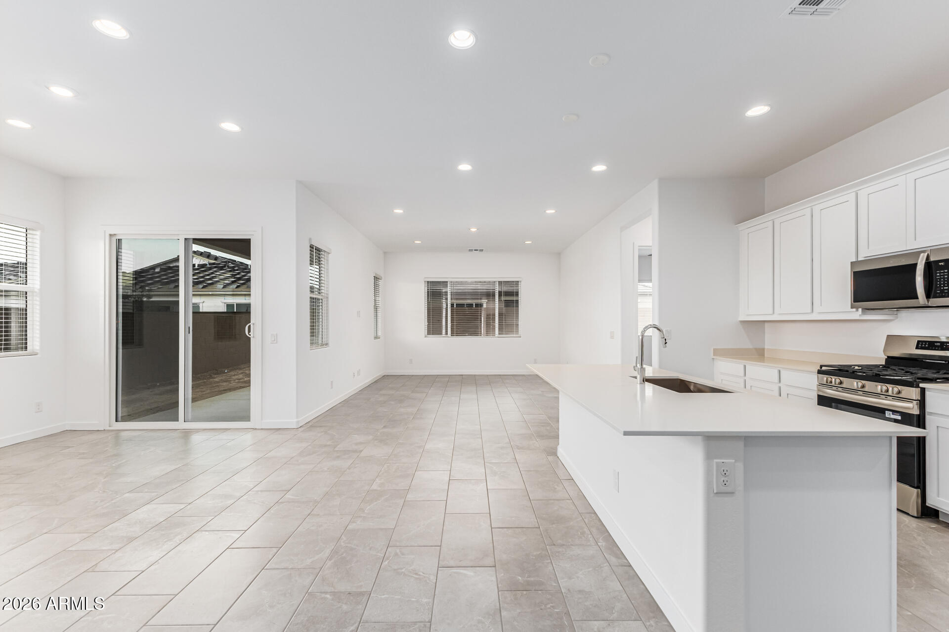 9646 West Flower Street Phoenix, AZ 85392 - Photo 5 of 30 14 Flower