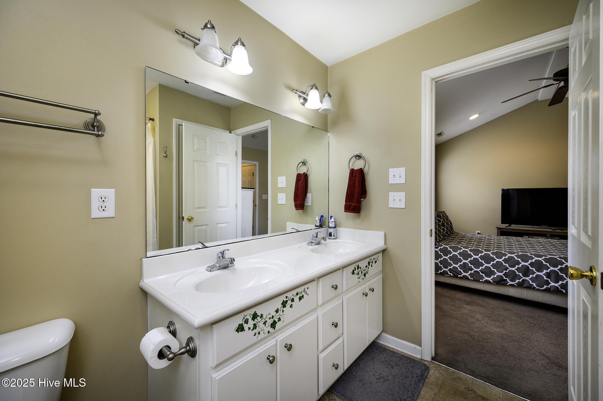1158 Tebo Road New Bern, NC 28562 - Photo 24 of 46 Primary En Suite Bathroom