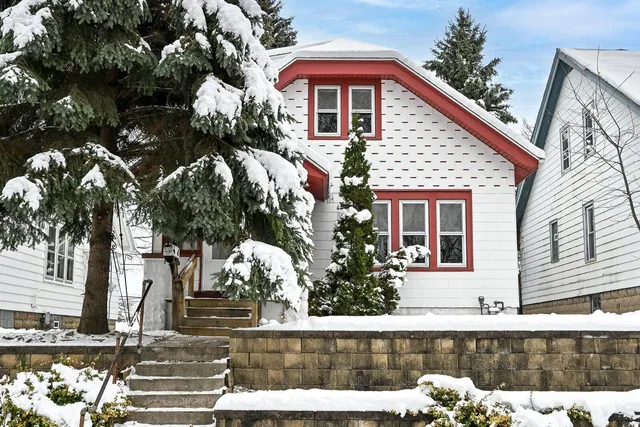 $349,900 | 2824 South Lenox Street, Milwaukee, WI 53207