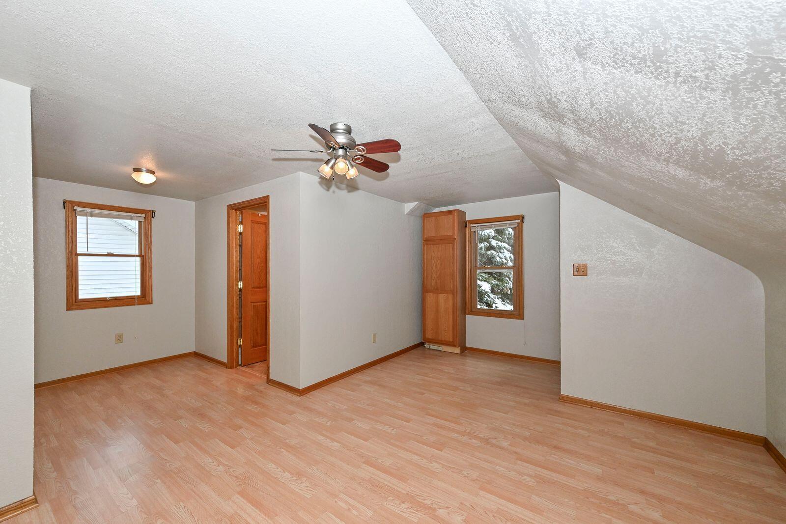 2824 South Lenox Street Milwaukee, WI 53207 - Photo 20 of 35 Upper Bedroom