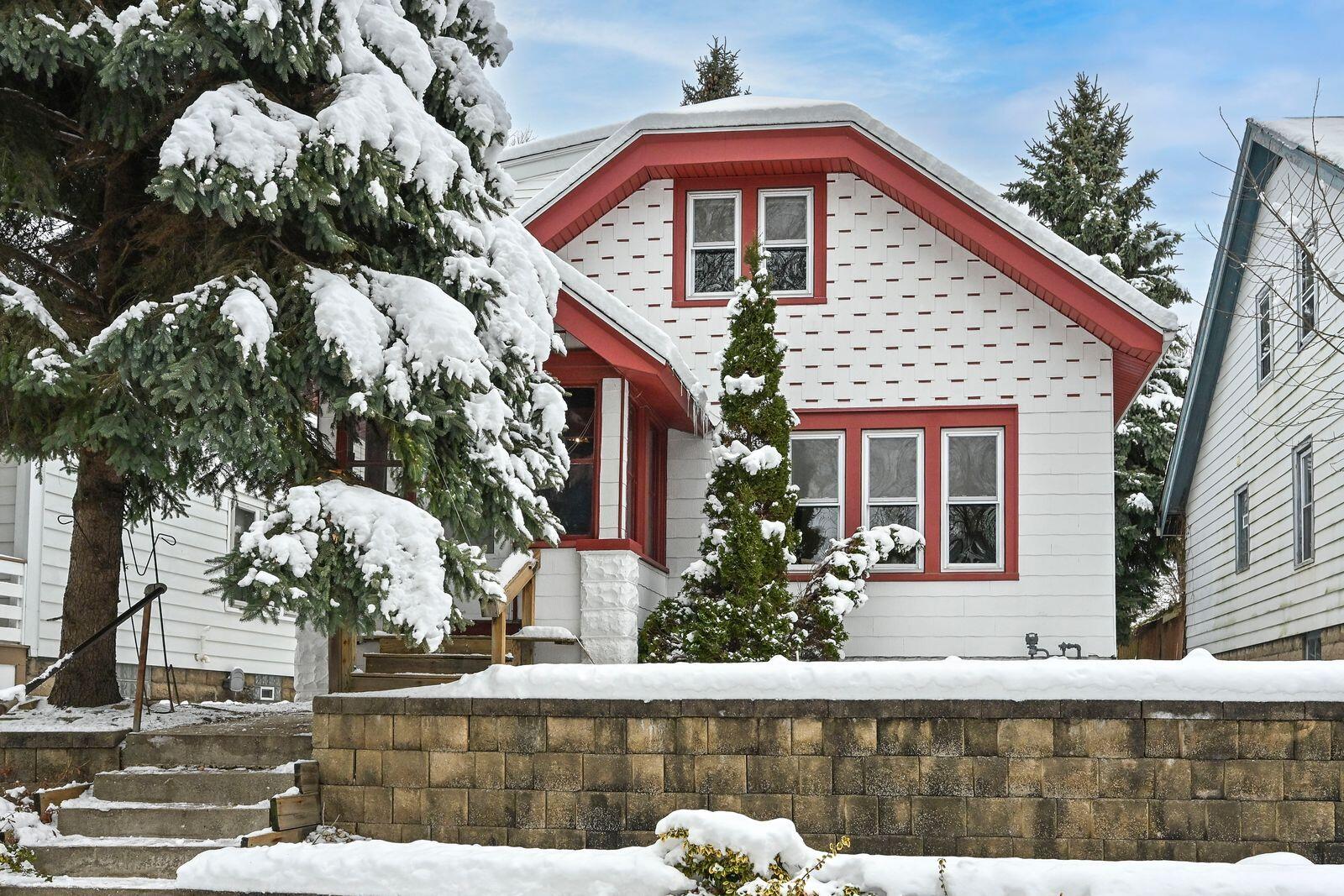 2824 South Lenox Street Milwaukee, WI 53207 - Photo 2 of 35 Great Location !!