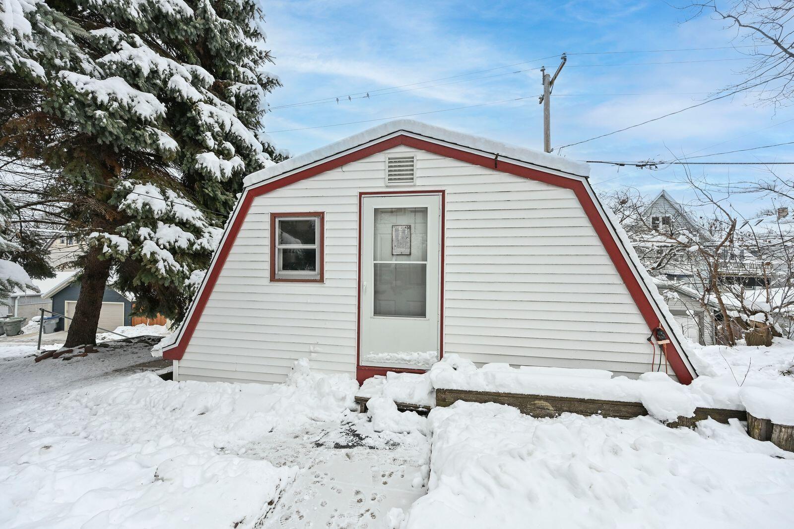 2824 South Lenox Street Milwaukee, WI 53207 - Photo 28 of 35 Unique Space above Garage