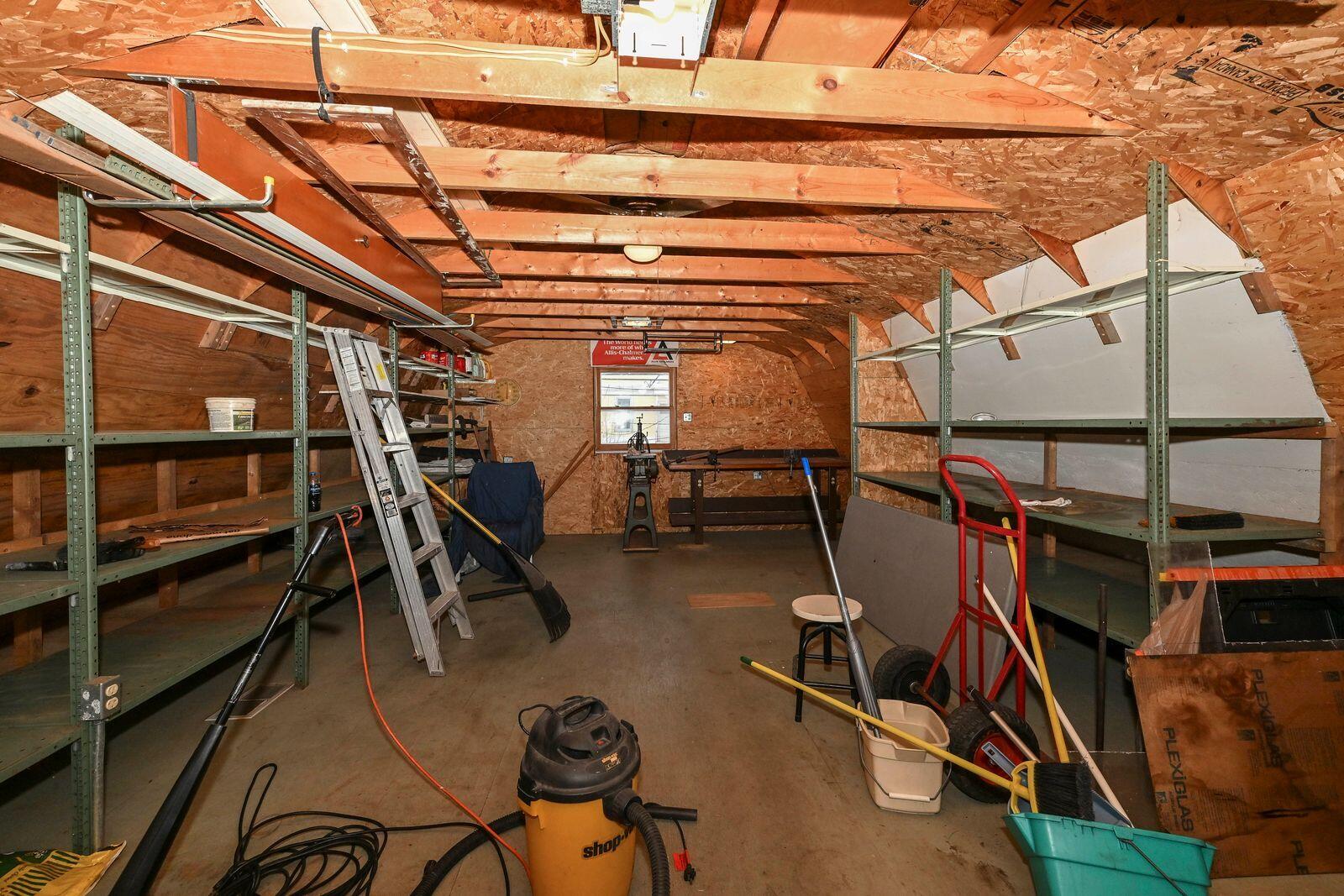 2824 South Lenox Street Milwaukee, WI 53207 - Photo 29 of 35 Unique Space Above Garage