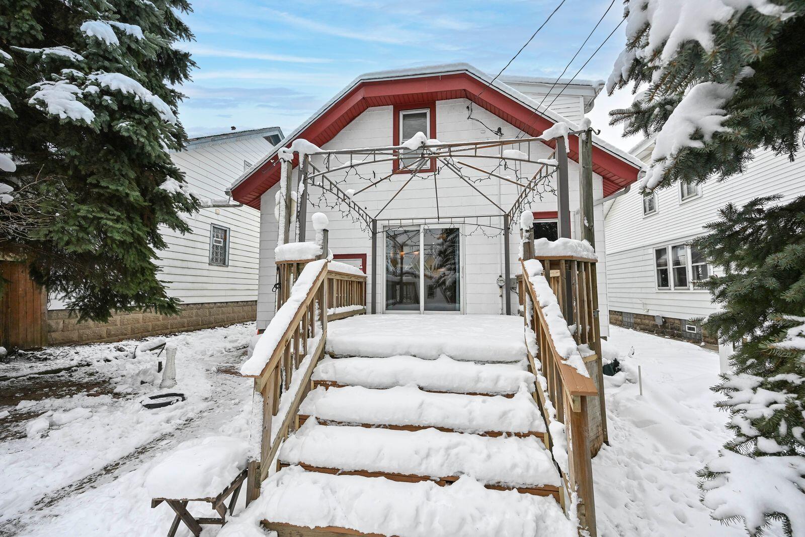 2824 South Lenox Street Milwaukee, WI 53207 - Photo 34 of 35 Back Deck