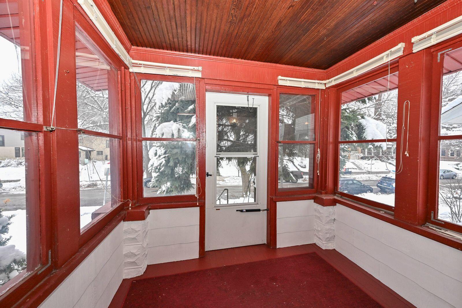2824 South Lenox Street Milwaukee, WI 53207 - Photo 4 of 35 Enclosed Front Porch
