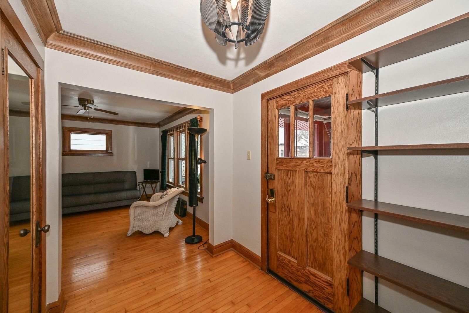 2824 South Lenox Street Milwaukee, WI 53207 - Photo 6 of 35 Old World Charm