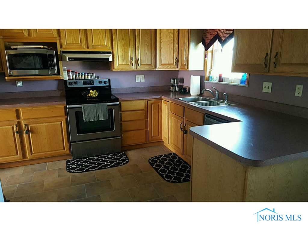 14880 Harris Road Defiance, OH 43512 - Photo 6 of 11 Kitchen.