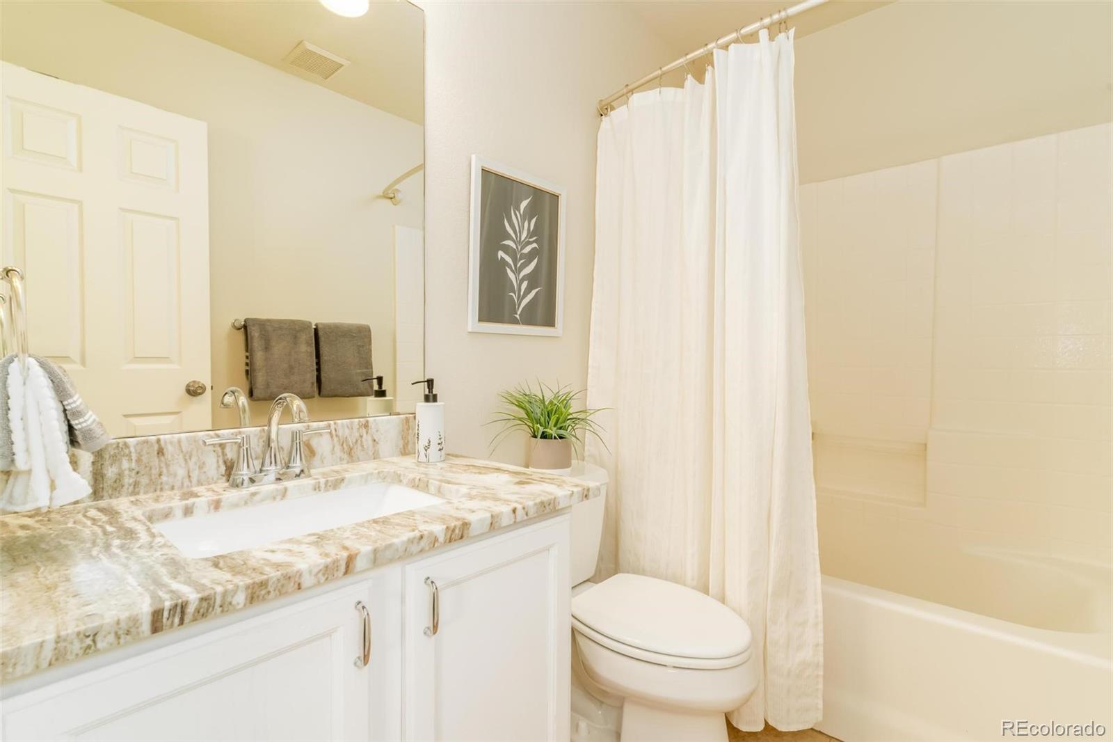 9735 Saybrook Street Highlands Ranch, CO 80126 - Photo 9 of 34 Gallery Image 9