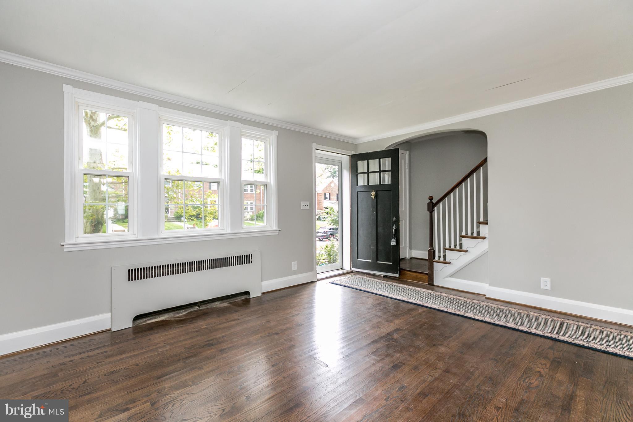 14 Murdock Road Baltimore, MD 21212 - Photo 6 of 30 Living Room