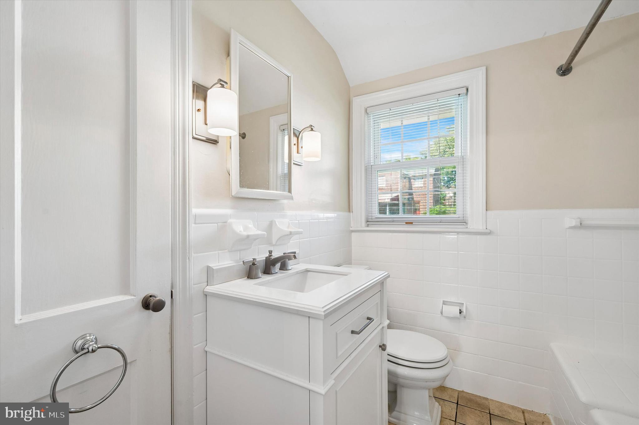 803 Dover Road Wynnewood, PA 19096 - Photo 26 of 35 Full Bathroom - Second Floor