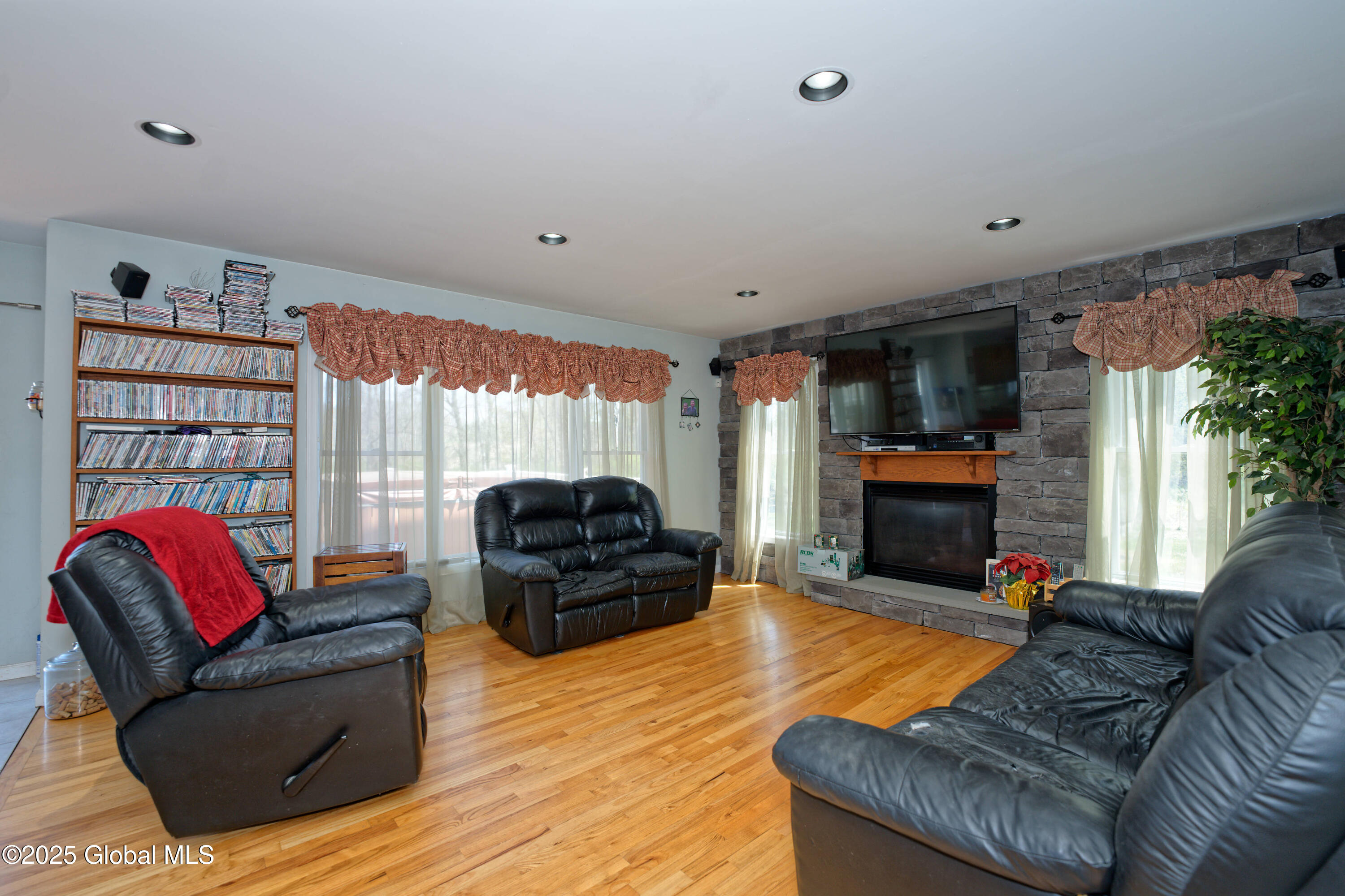 37 Old Hickory Road Brunswick, NY 12180 - Photo 8 of 54 3 Livingroom 2