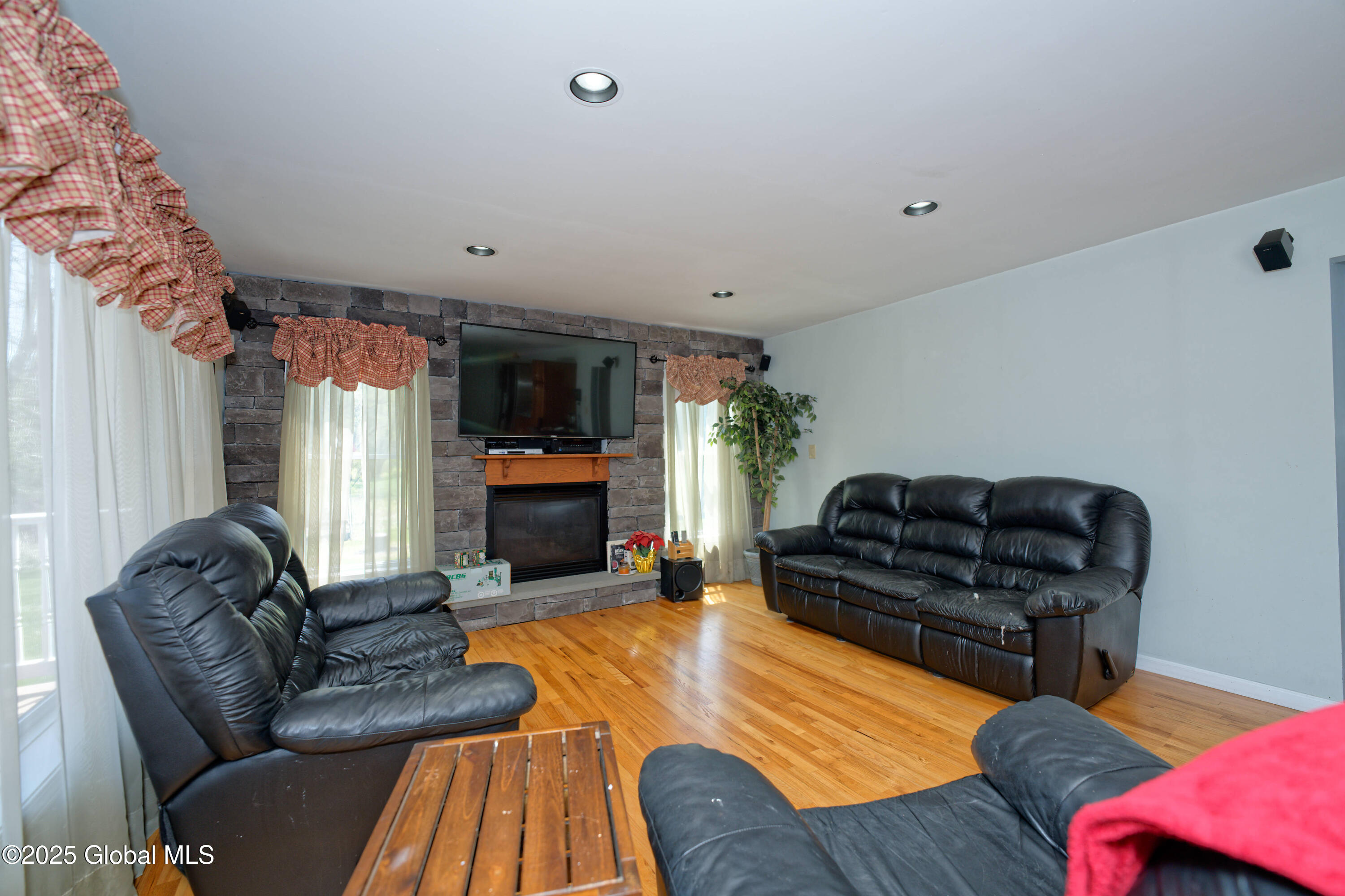 37 Old Hickory Road Brunswick, NY 12180 - Photo 9 of 54 3 Livingroom 3