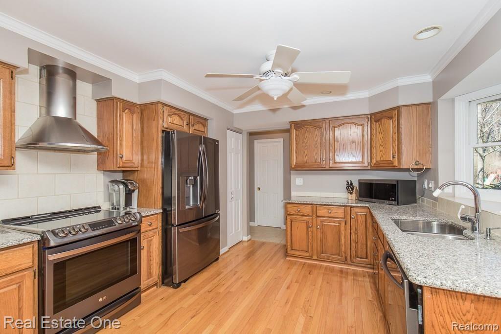 1352 Chestnut Lane Rochester Hills, MI 48309 - Photo 11 of 35