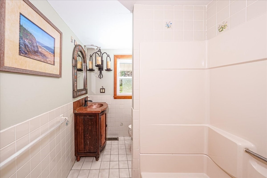 13 Shore Avenue Maynard, MA 01754 - Photo 18 of 23
