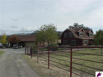 13794 Millerton Road Prather, CA 93651 - Photo 3 of 14 Metal pole corrals create a safe and attractiive enviornment for your horses