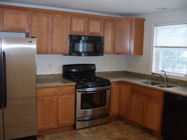 5 Bufton Farm Road, Unit 7 Clinton, MA 01510 - Photo 20 of 22 a kitchen with a sink stove and microwave