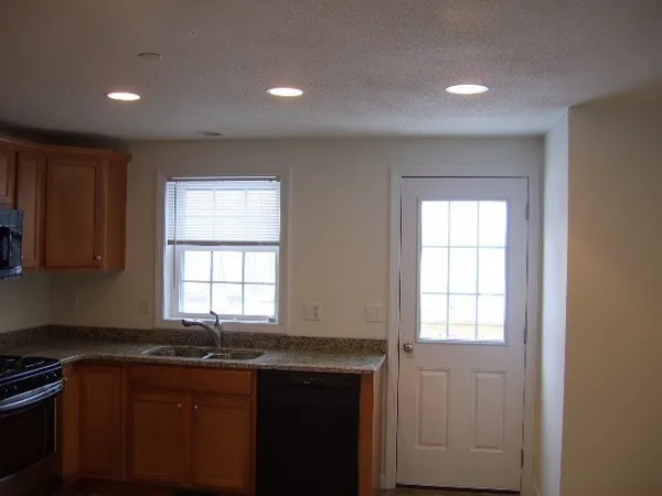 $2,400 | 5 Bufton Farm Road, Unit 7, Clinton, MA 01510