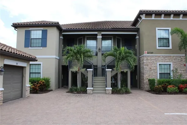 a front view of house with yard