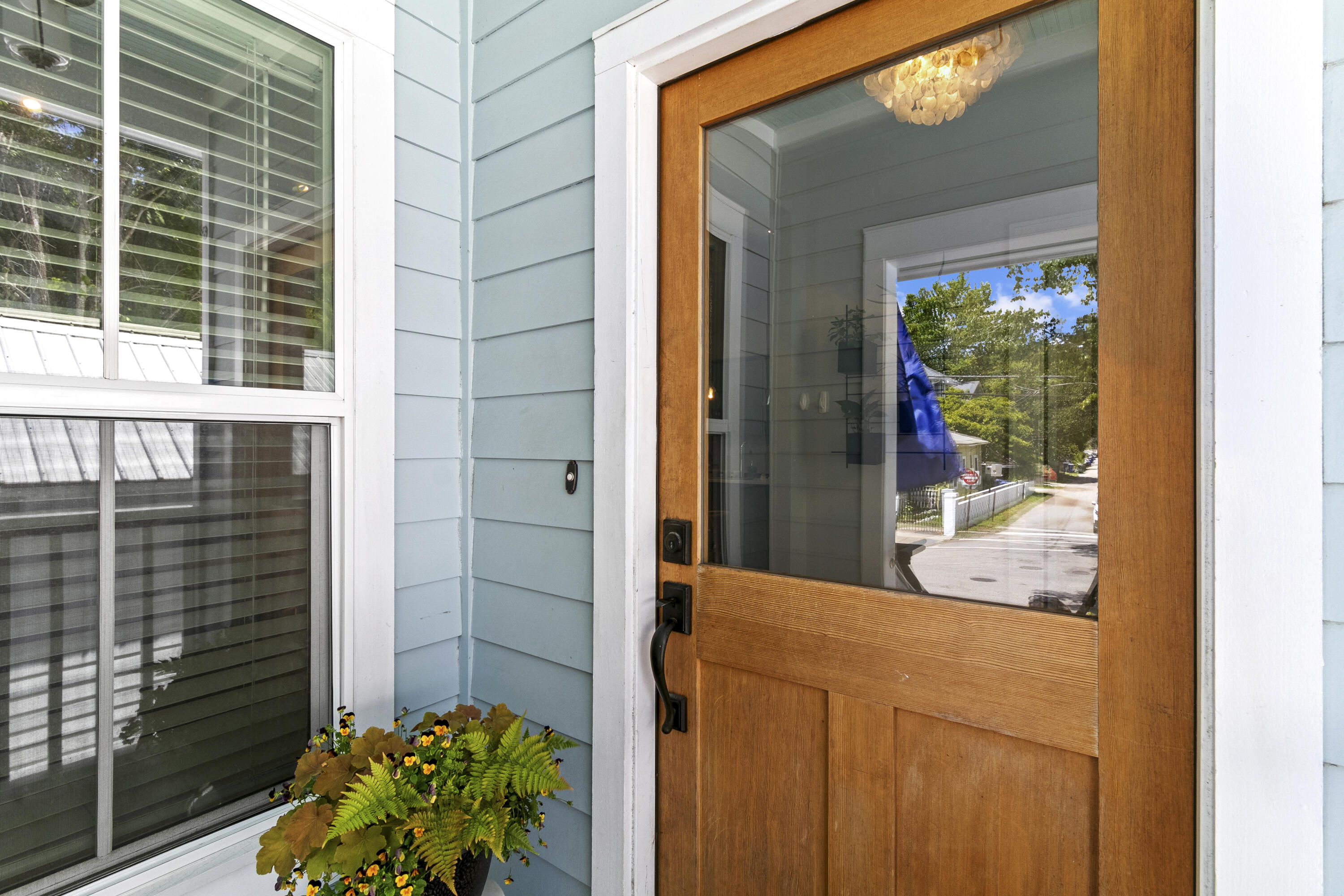209 Fishburne Street Charleston, SC 29403 - Photo 10 of 42 Beautiful entry