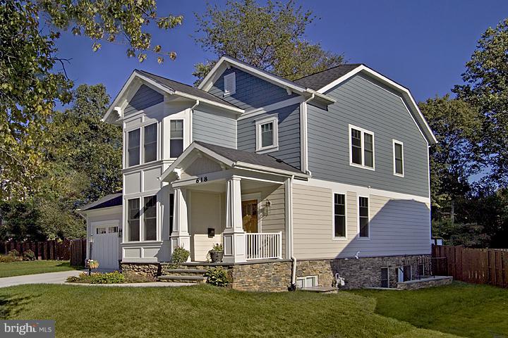 618 Tapawingo Road Southwest Vienna, VA 22180 - Photo 2 of 29 Beautiful fiber cement board and stone exterior.