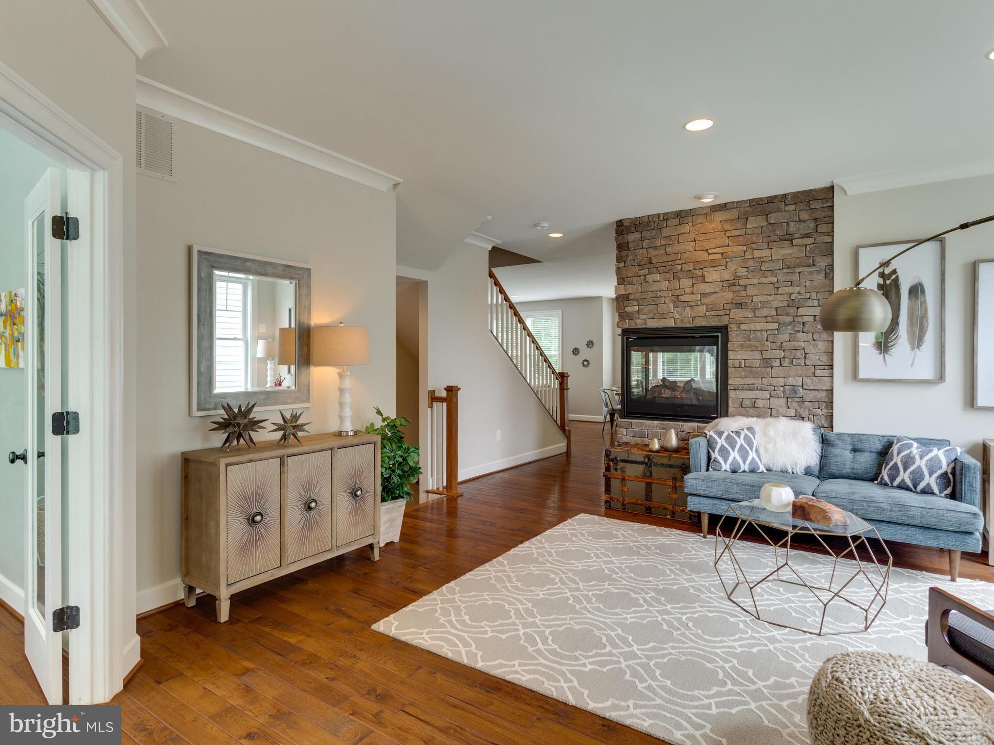 618 Tapawingo Road Southwest Vienna, VA 22180 - Photo 4 of 29 Living Room