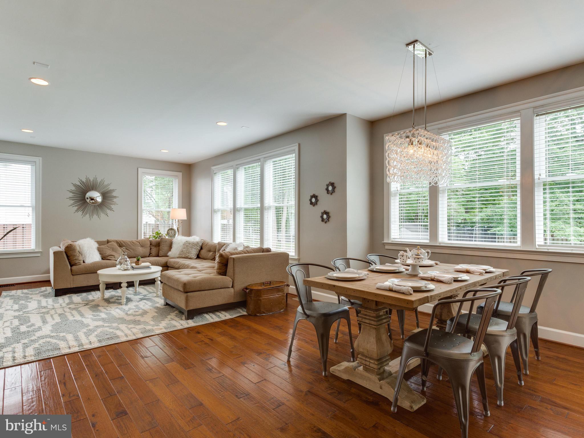 618 Tapawingo Road Southwest Vienna, VA 22180 - Photo 9 of 29 Big eat-in dining area perfect for entertaining.